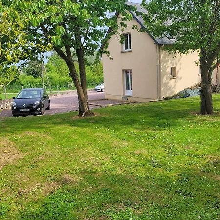 L Etablissement Gold Beach Propose 1 Hebergement , Maison 80M2 Avec Terrain 500M2, Parking Prive A 4 Min Du Port Artificiel D Arromanches, Services Accueil Personnalise, Lits Faits, Serviettes, Menage, Netflix, Wifi Ryes Extérieur photo