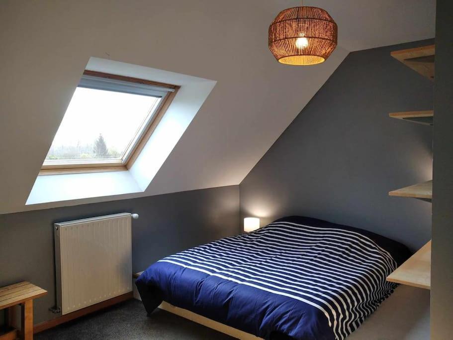 L Etablissement Gold Beach Propose 1 Hebergement , Maison 80M2 Avec Terrain 500M2, Parking Prive A 4 Min Du Port Artificiel D Arromanches, Services Accueil Personnalise, Lits Faits, Serviettes, Menage, Netflix, Wifi Ryes Extérieur photo