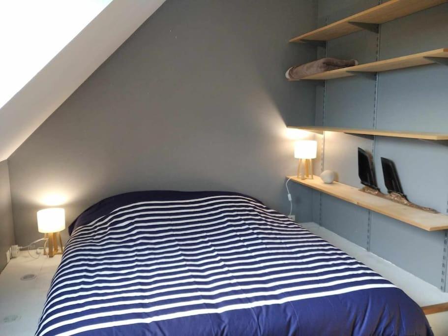 L Etablissement Gold Beach Propose 1 Hebergement , Maison 80M2 Avec Terrain 500M2, Parking Prive A 4 Min Du Port Artificiel D Arromanches, Services Accueil Personnalise, Lits Faits, Serviettes, Menage, Netflix, Wifi Ryes Extérieur photo