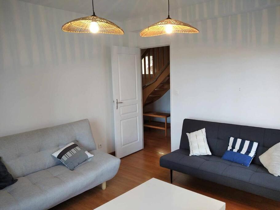 L Etablissement Gold Beach Propose 1 Hebergement , Maison 80M2 Avec Terrain 500M2, Parking Prive A 4 Min Du Port Artificiel D Arromanches, Services Accueil Personnalise, Lits Faits, Serviettes, Menage, Netflix, Wifi Ryes Extérieur photo
