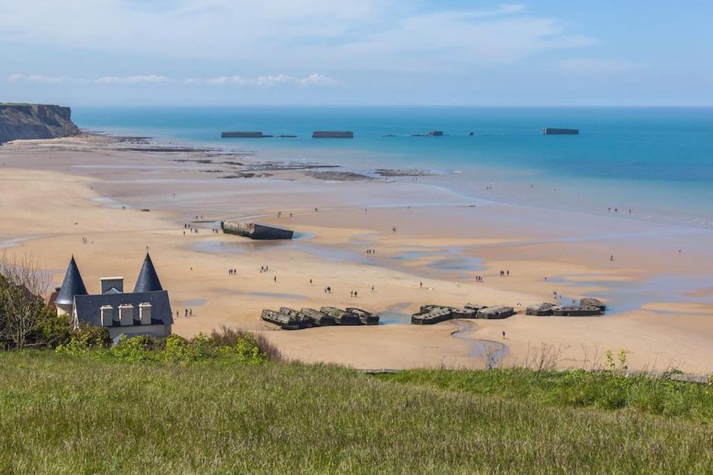 L Etablissement Gold Beach Propose 1 Hebergement , Maison 80M2 Avec Terrain 500M2, Parking Prive A 4 Min Du Port Artificiel D Arromanches, Services Accueil Personnalise, Lits Faits, Serviettes, Menage, Netflix, Wifi Ryes Extérieur photo