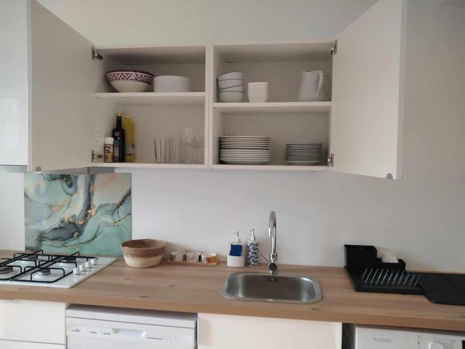 L Etablissement Gold Beach Propose 1 Hebergement , Maison 80M2 Avec Terrain 500M2, Parking Prive A 4 Min Du Port Artificiel D Arromanches, Services Accueil Personnalise, Lits Faits, Serviettes, Menage, Netflix, Wifi Ryes Extérieur photo