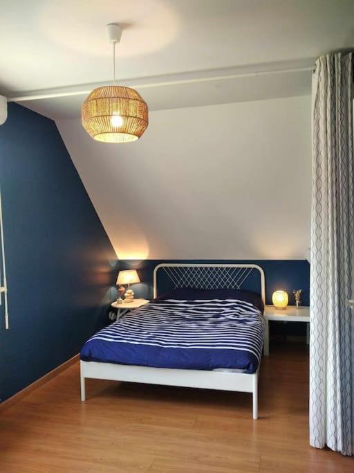 L Etablissement Gold Beach Propose 1 Hebergement , Maison 80M2 Avec Terrain 500M2, Parking Prive A 4 Min Du Port Artificiel D Arromanches, Services Accueil Personnalise, Lits Faits, Serviettes, Menage, Netflix, Wifi Ryes Extérieur photo