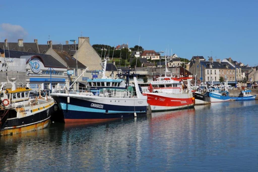 L Etablissement Gold Beach Propose 1 Hebergement , Maison 80M2 Avec Terrain 500M2, Parking Prive A 4 Min Du Port Artificiel D Arromanches, Services Accueil Personnalise, Lits Faits, Serviettes, Menage, Netflix, Wifi Ryes Extérieur photo