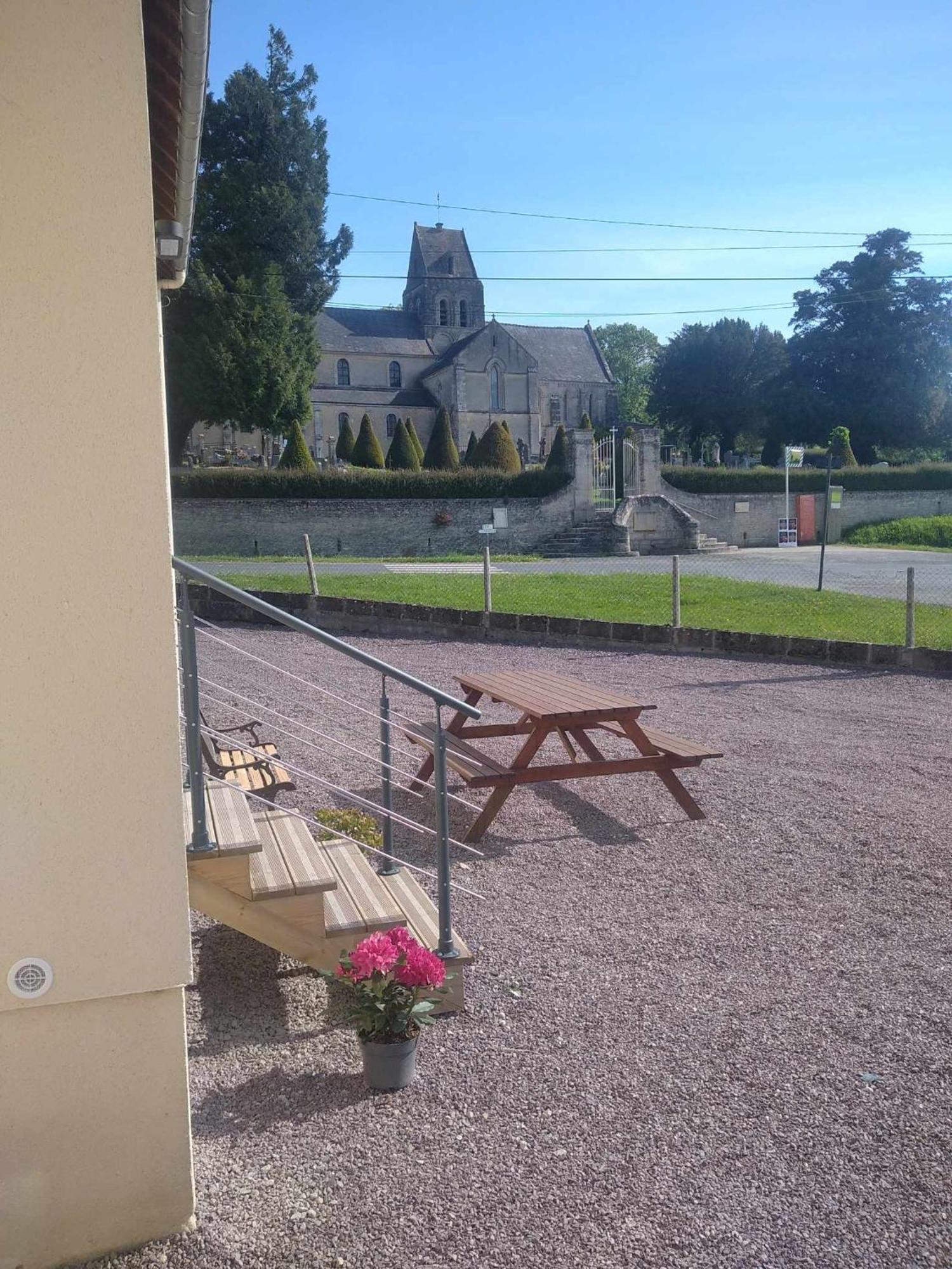 L Etablissement Gold Beach Propose 1 Hebergement , Maison 80M2 Avec Terrain 500M2, Parking Prive A 4 Min Du Port Artificiel D Arromanches, Services Accueil Personnalise, Lits Faits, Serviettes, Menage, Netflix, Wifi Ryes Extérieur photo